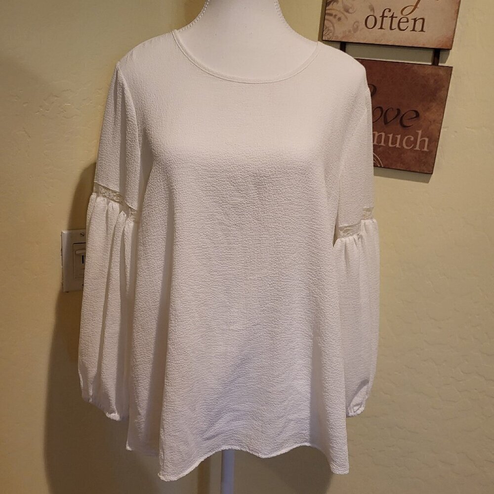 Vince Camuto Garden Romance Long Sleeve Blouse Color: New Ivory Size Medium NWT